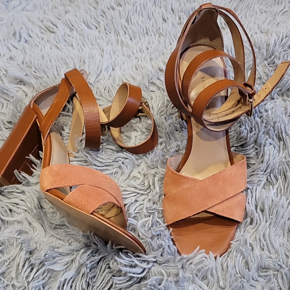 🆕️‼️ Banana Republic Pella Sandals